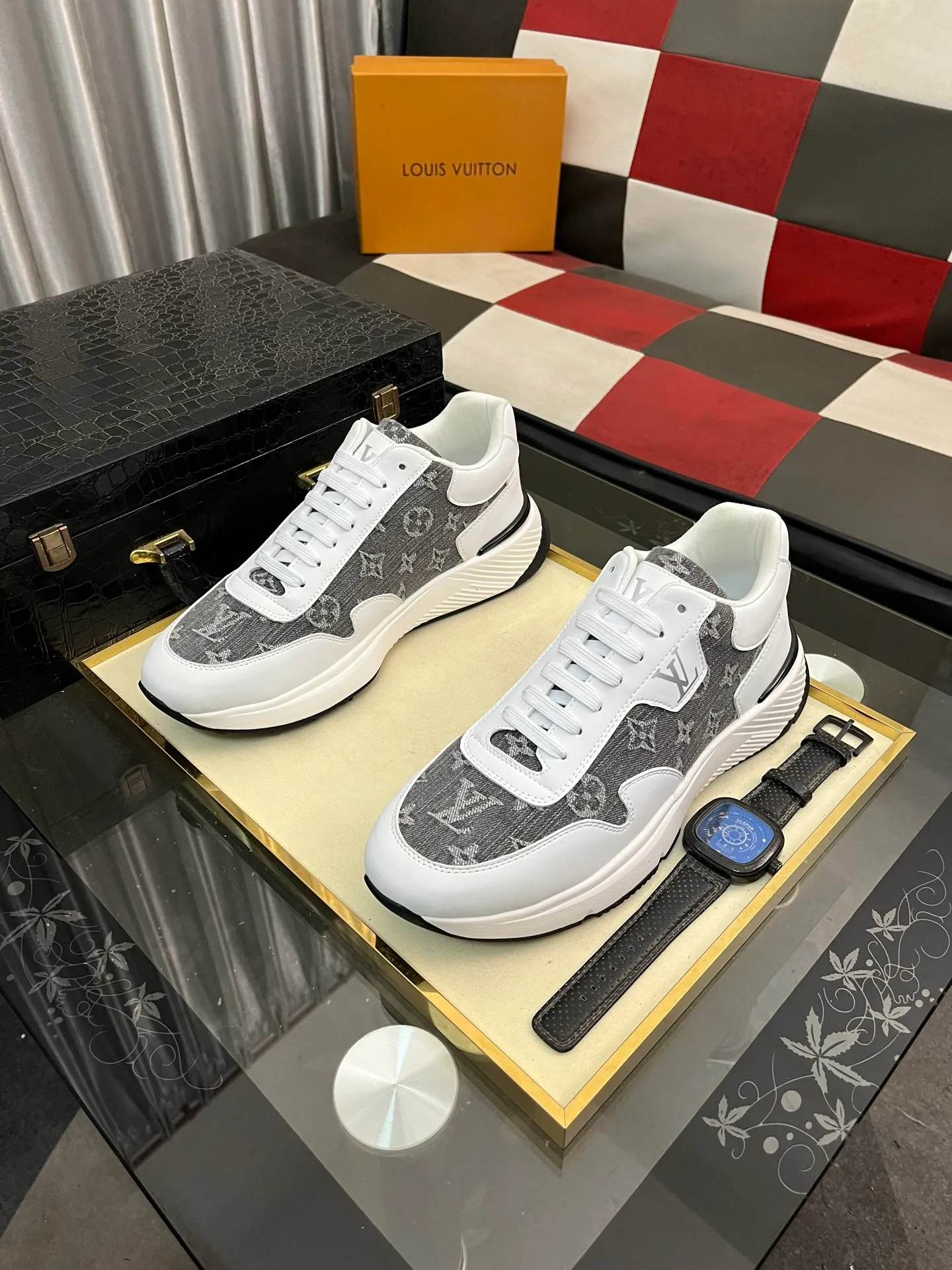 Men's shoes 💰458⌚️⌚️【LOUlS VUlTTON】Louis Vuitton ~ unique and casual style. LV counter purchasing 🏃casual shoes😍😍 are on sale at the men's counter at the same time. Italian imported brands select top-layer Italian cowhide. 🐑Sheepskin lining (refuses to discolor and grind feet) Sole: Original sole specially provided by the original factory 🎬Better in kind Code number: 38-444⃣️Color selection
